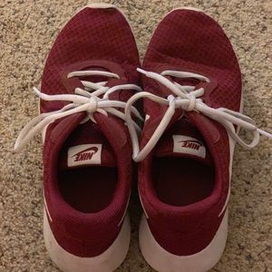 Maroon Nike Tennis Shoes
